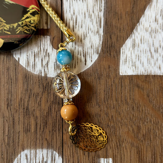 駿河三景を纏う。缶バッジ飾り部分の拡大写真