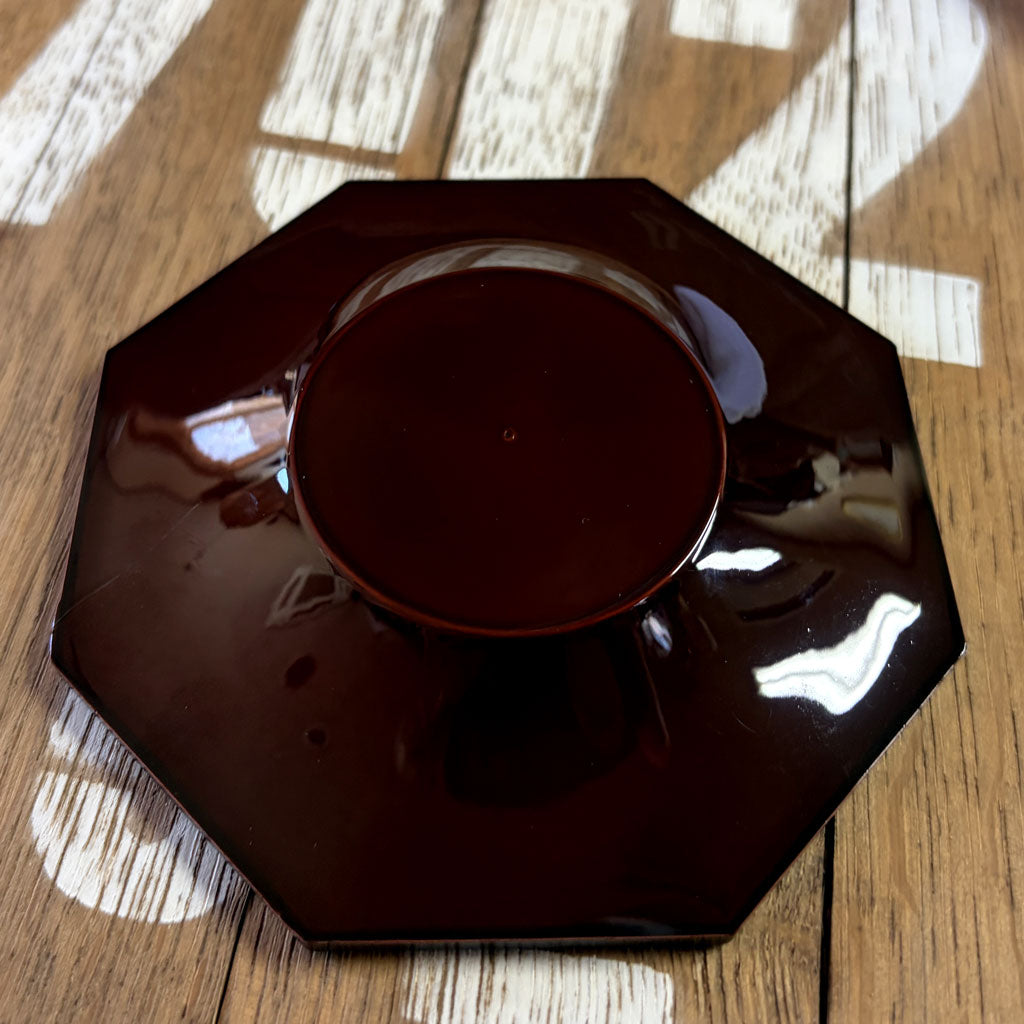 鞠子の樹・物語:溜め塗リーフ(一葉)― 駿河を彩る茶托 裏側