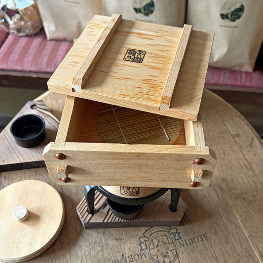 鞠子の樹―独楽(ひとり)蒸す― 白木のセイロ・竹ス