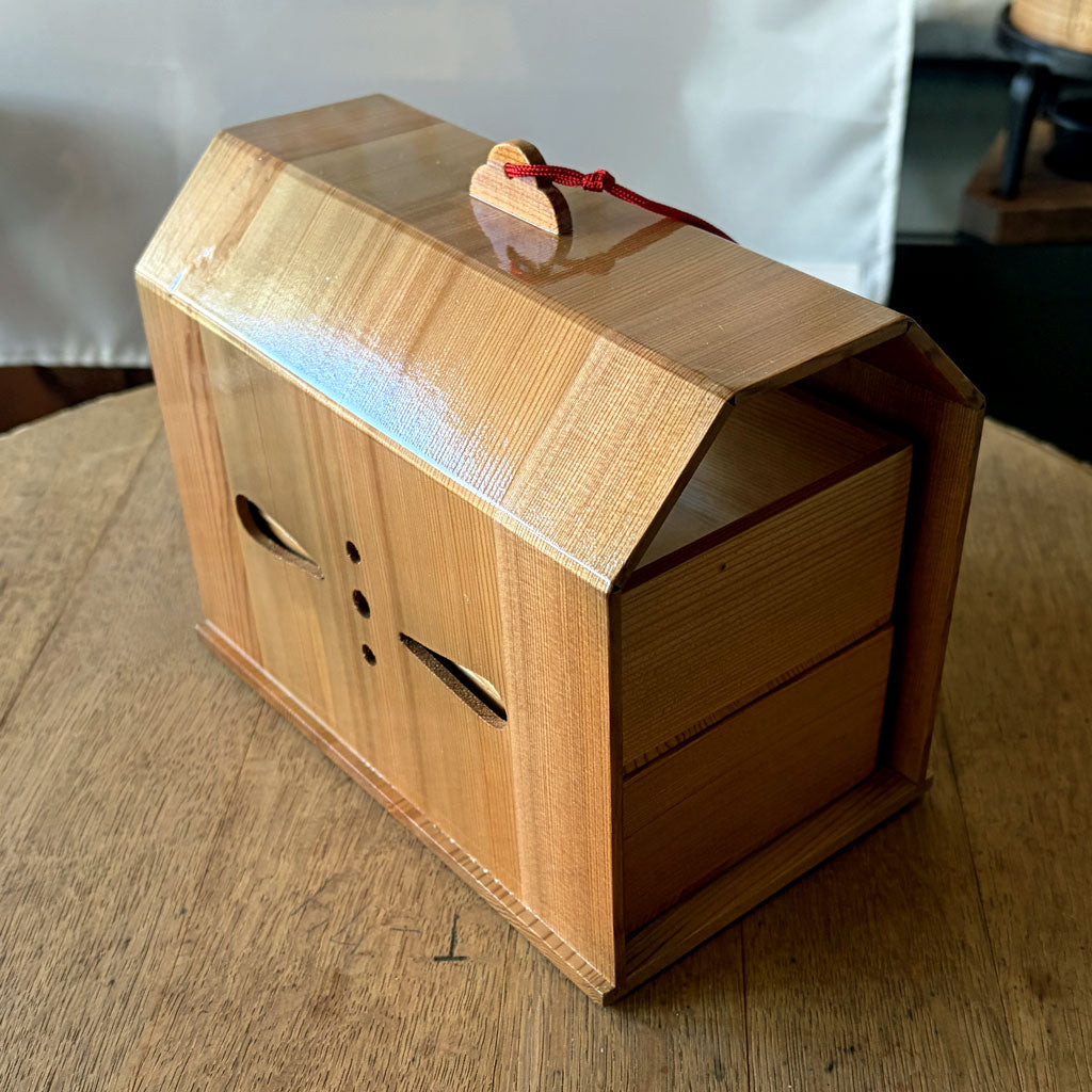 鞠子の樹|旅籠(はたご)― かまくら桧の盛器 ―