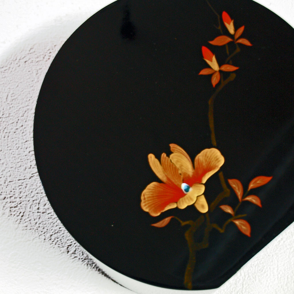 花器・木製漆塗り/黒塗/木蓮金彩蒔絵/落とし赤(銅)・小傷
