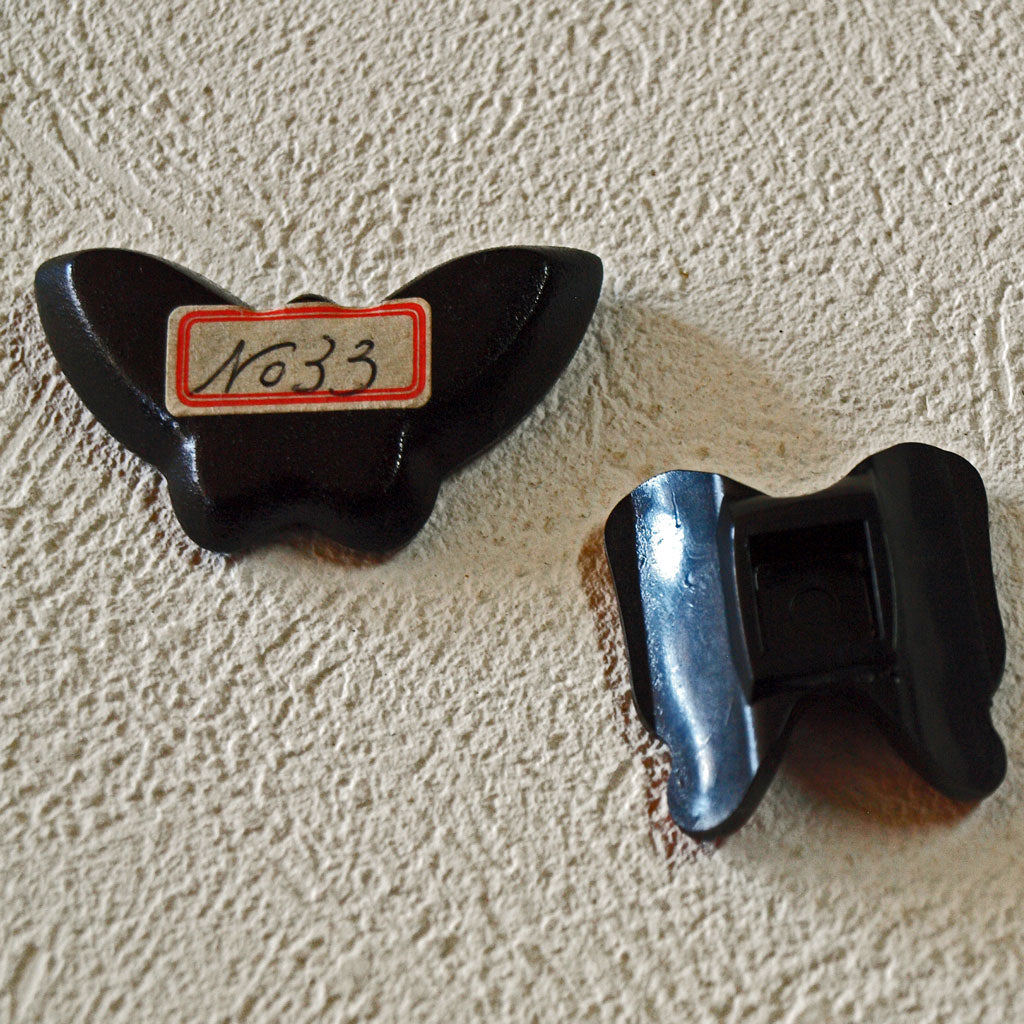 箸置き・蝶々2種・バタフライレスト・溜塗/黒朱塗・合成樹脂・2個/1set