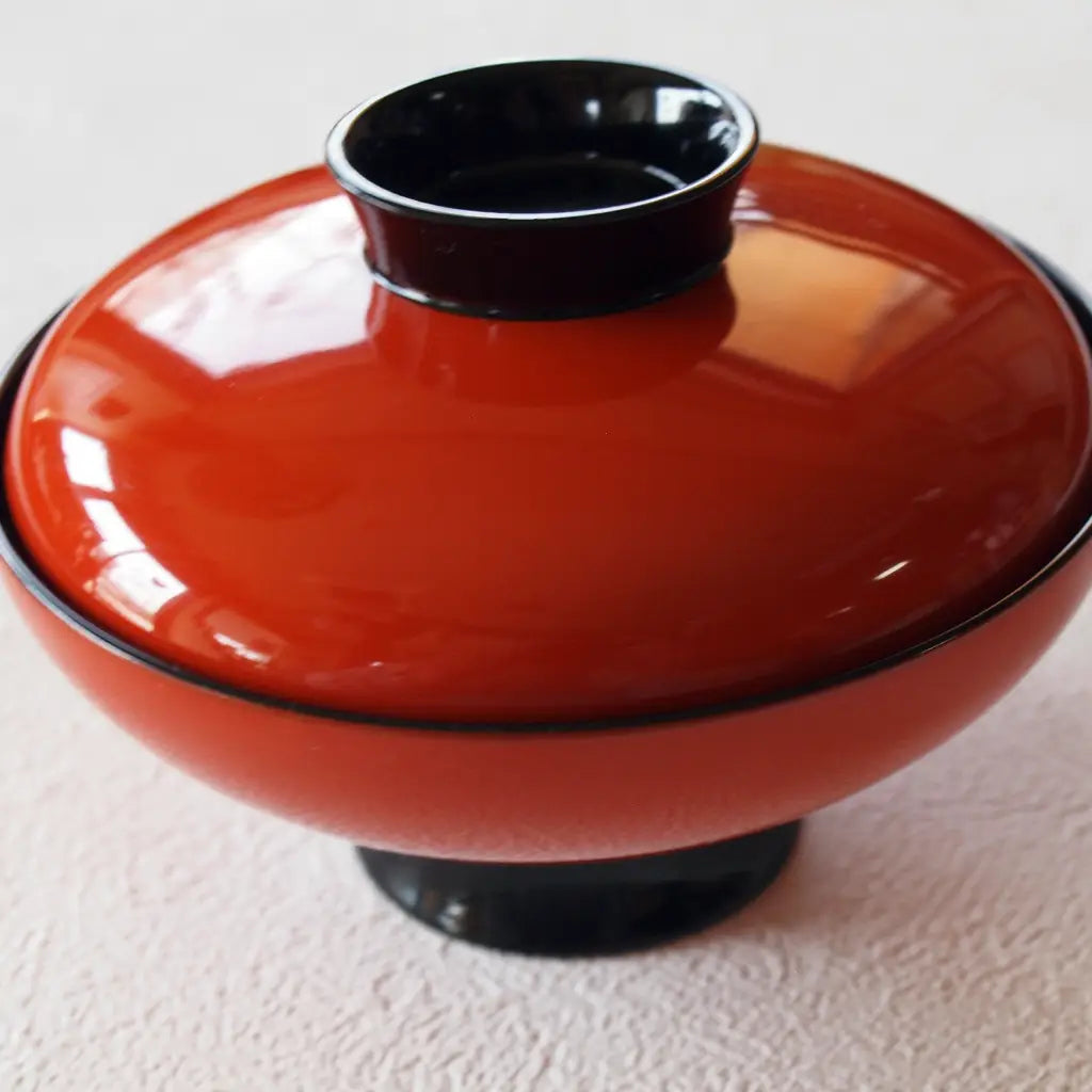 美しいフォルムの煮物/吸物椀・外朱/内黒