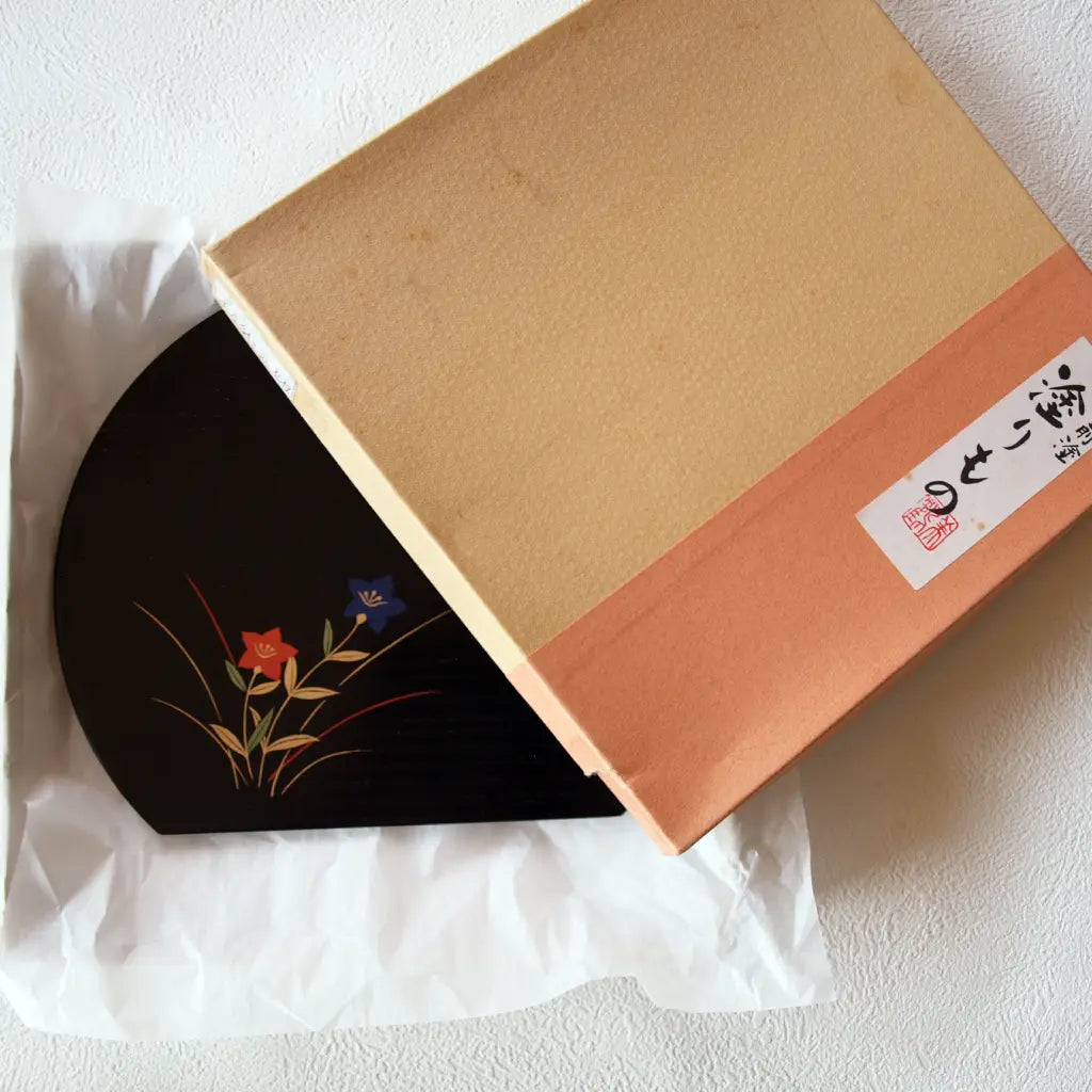 半月/銘々皿・木製黒塗り・桔梗絵付・越前塗・付台