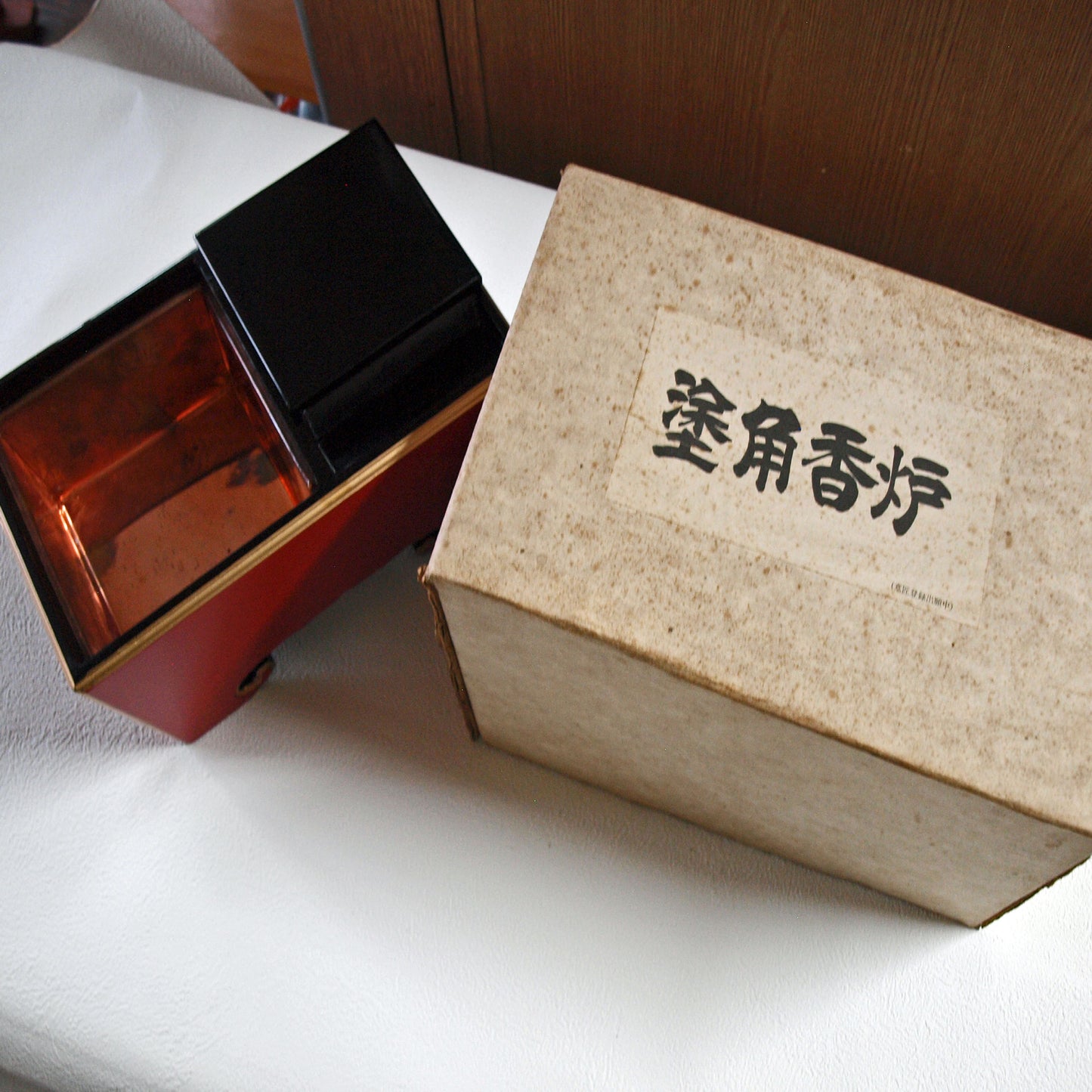 角香炉・朱塗・木製・銅おとし
