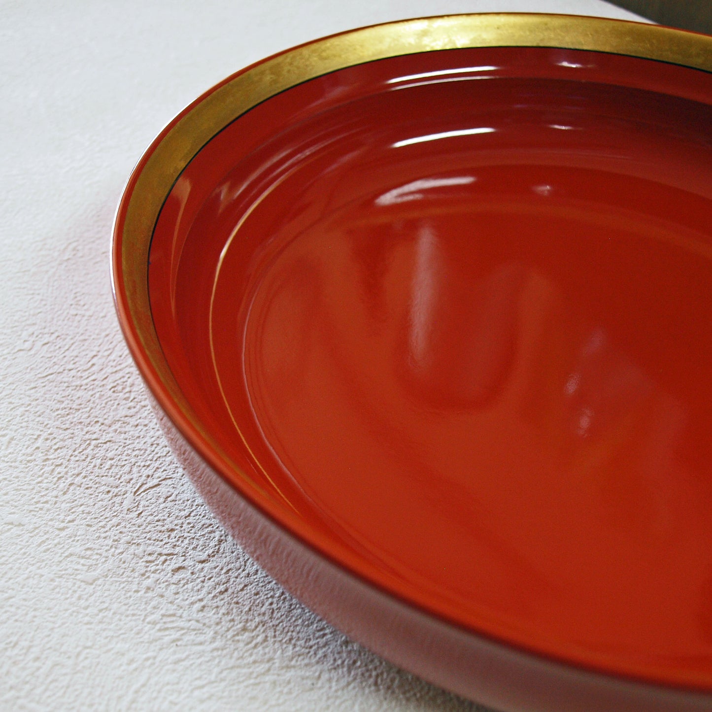 Sweets dish, serving dish, vermilion lacquer and gold leaf line
