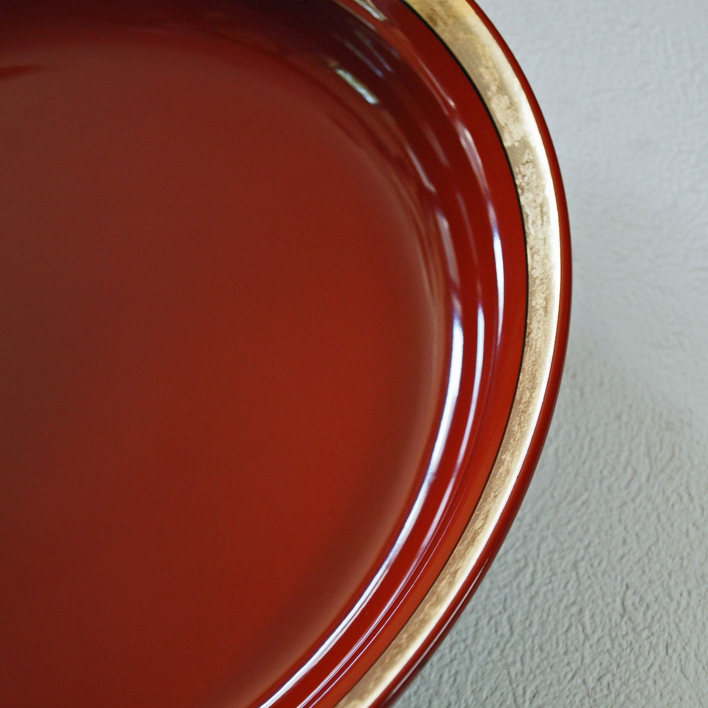 Sweets dish, serving dish, vermilion lacquer and gold leaf line