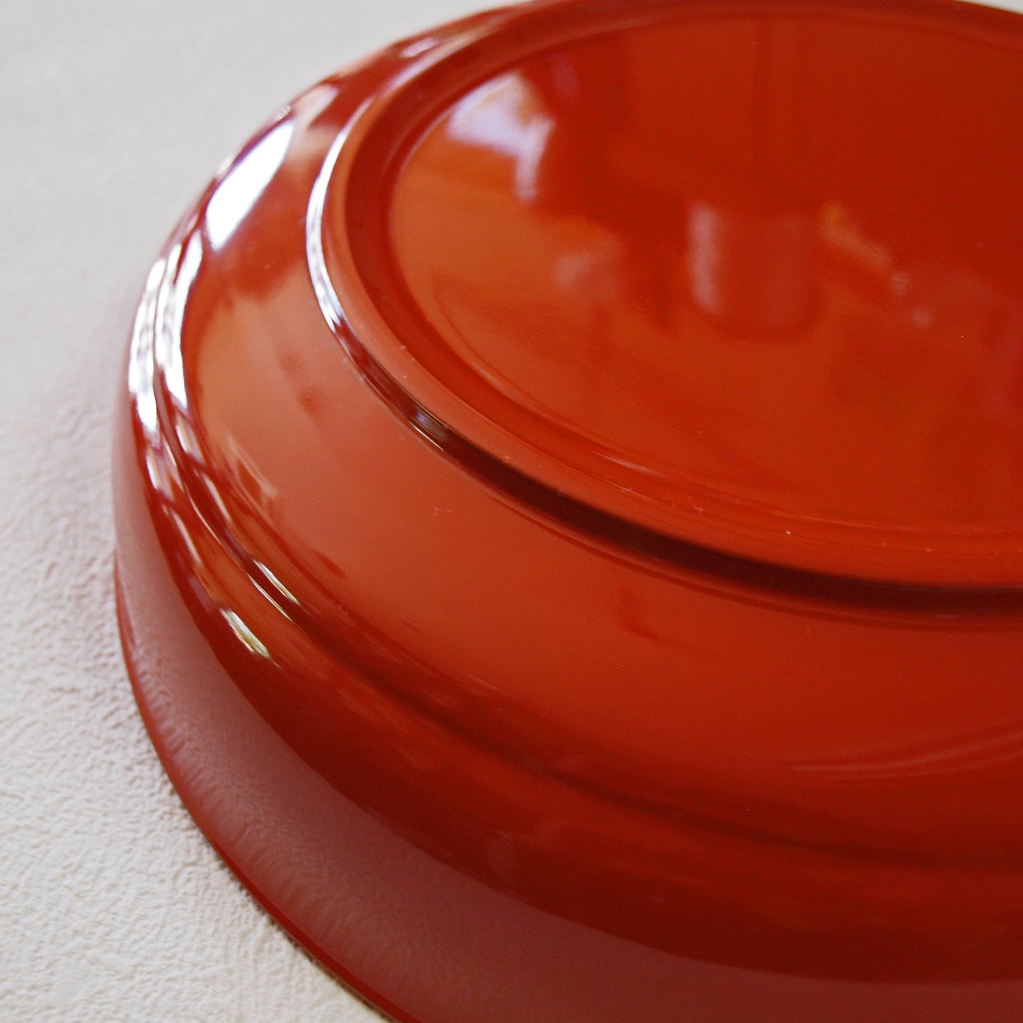 Sweets dish, serving dish, vermilion lacquer and gold leaf line