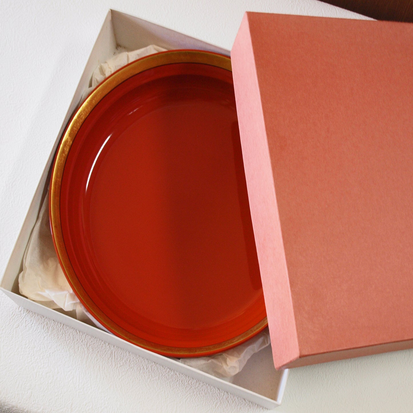 Sweets dish, serving dish, vermilion lacquer and gold leaf line