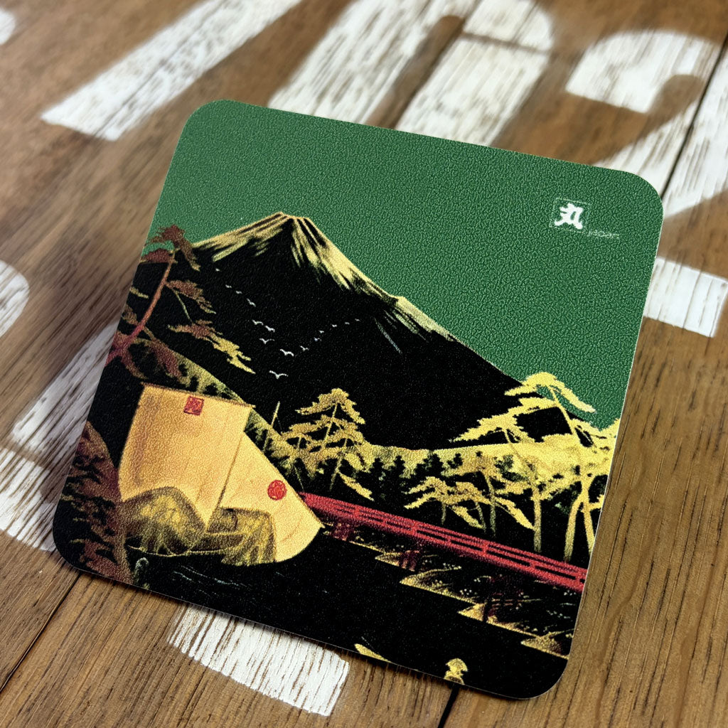 携帯用にも最適な『駿河三景』レザーマウスコースター緑