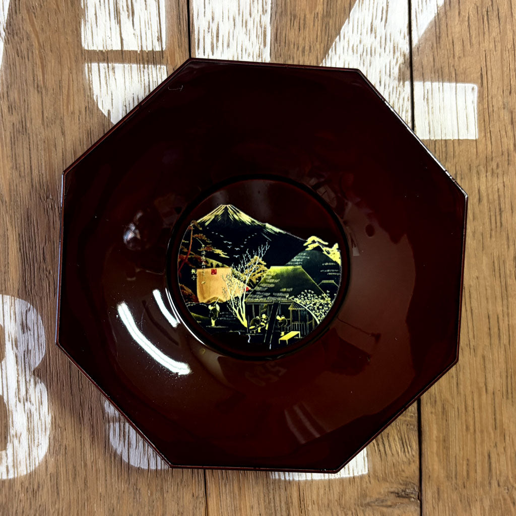 鞠子の樹・物語：溜め塗リーフ（一葉）― 駿河を彩る茶托