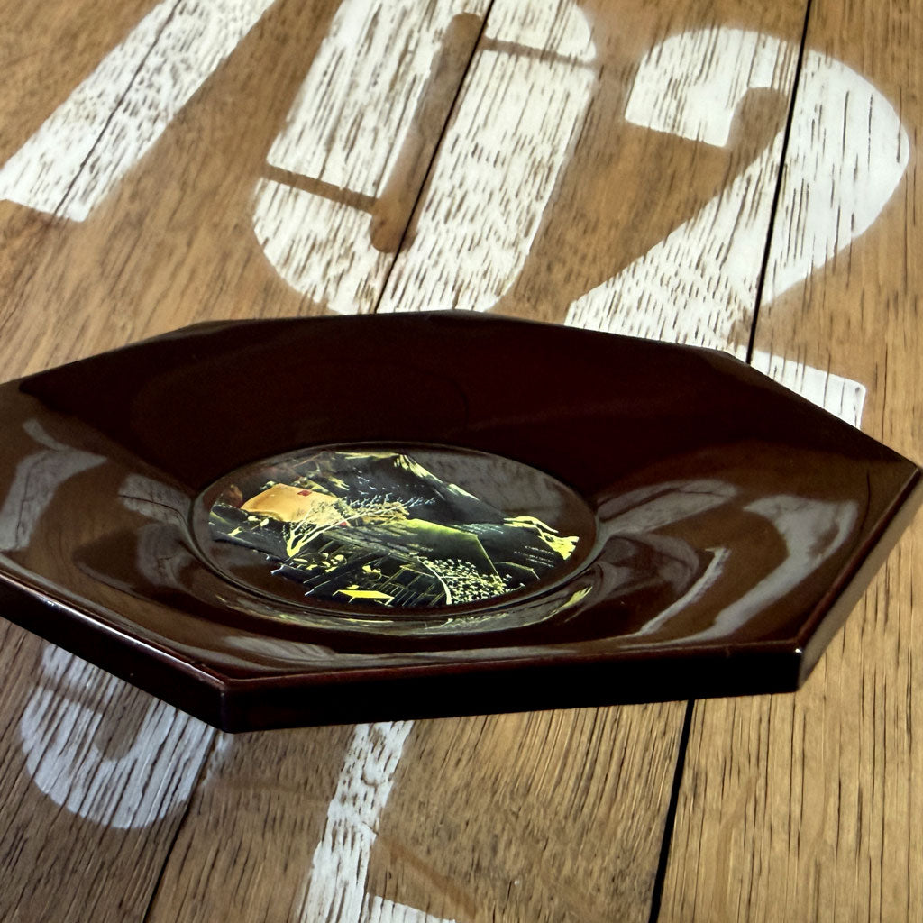 鞠子の樹・物語：溜め塗リーフ（一葉）― 駿河を彩る茶托　斜めから