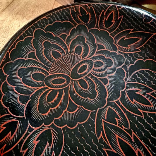鞠子の樹 ― 旅の小皿 ― 牡丹唐草文様　UP