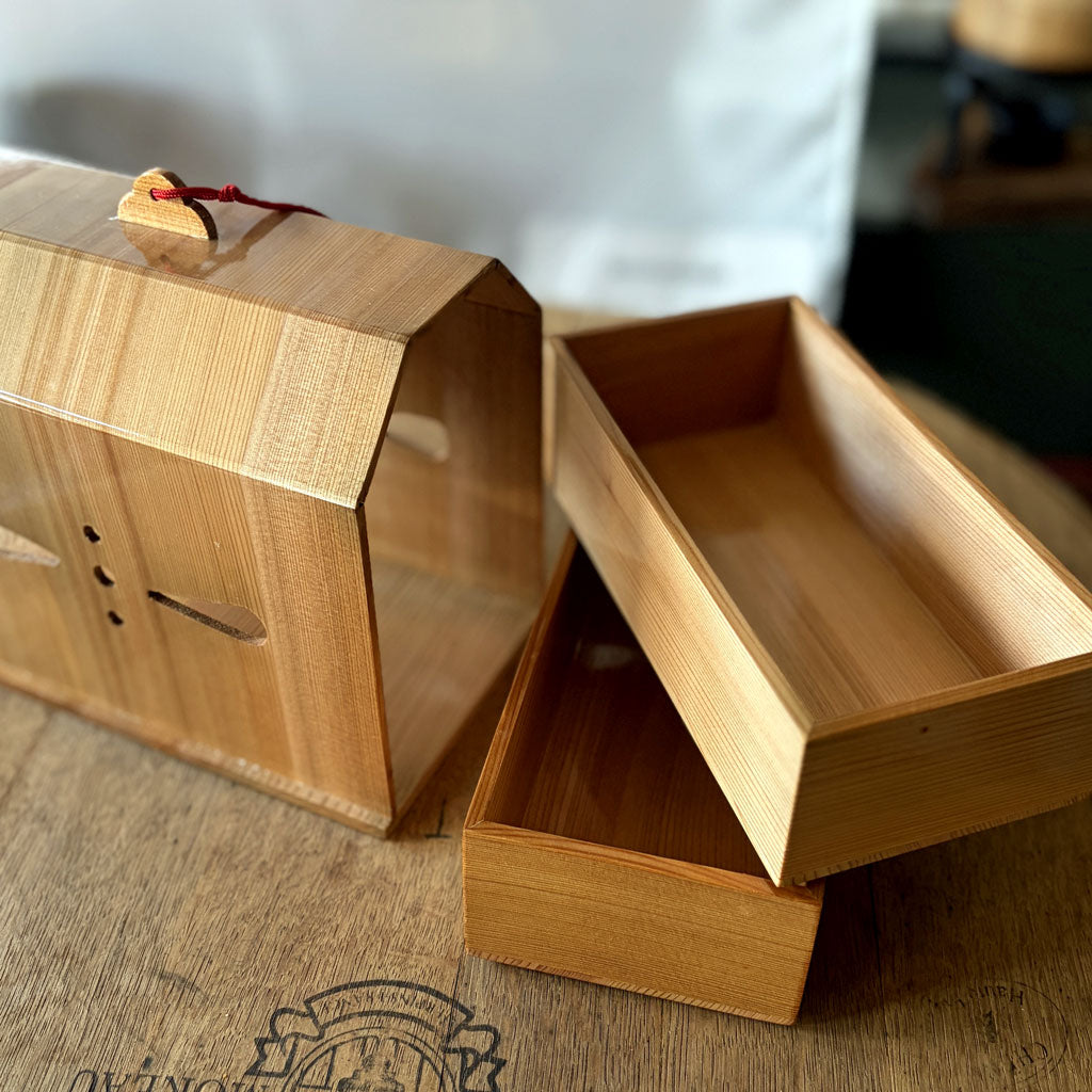 鞠子の樹｜旅籠（はたご）― かまくら桧の盛器 ―２段箱