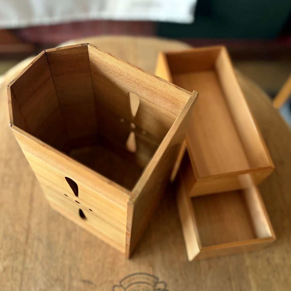 鞠子の樹｜旅籠（はたご）― かまくら桧の盛器 ―　中