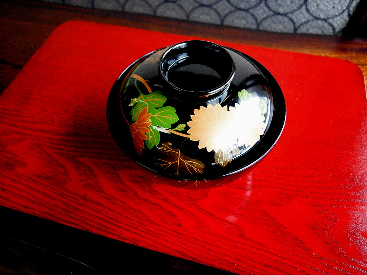 Bowl with lacquer and maki-e design