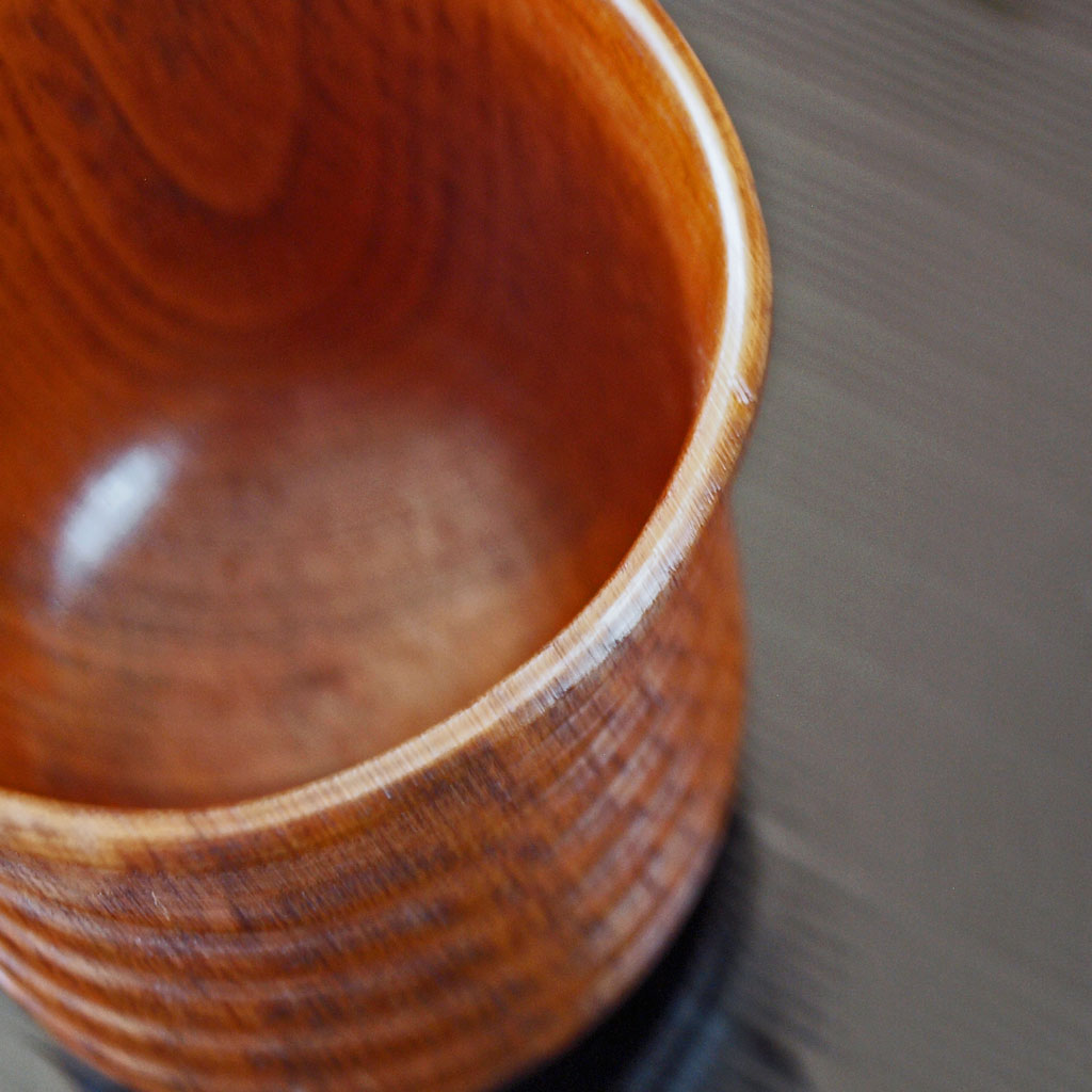 湯呑み・天然木製・茶器・横筋彫り・teacup